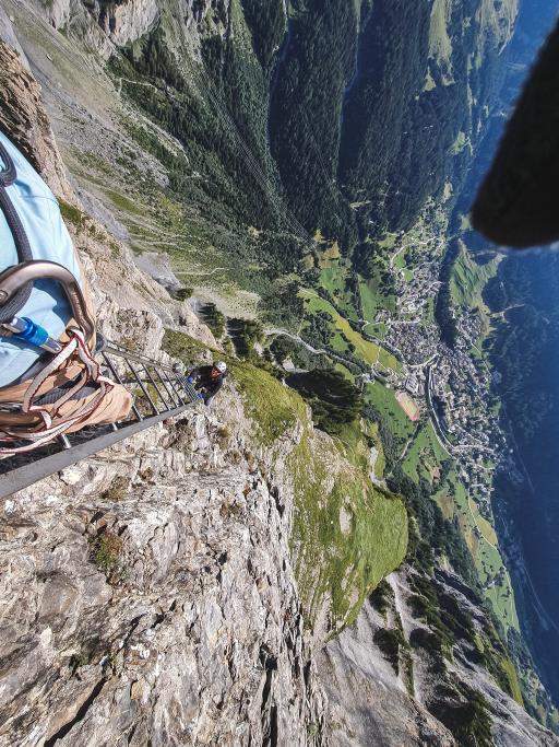 Blick nach unten auf dem Klettersteig